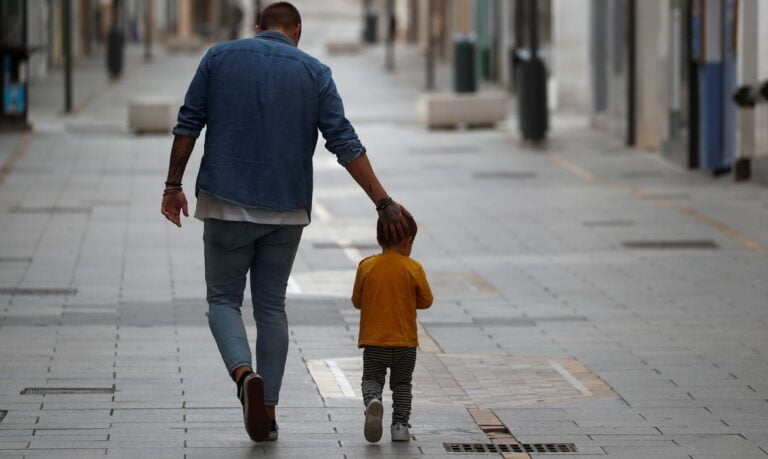 Homens recorrem ao congelamento de sêmen para adiar paternidade