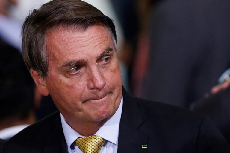 TSE pede ao STF que Bolsonaro seja investigado por disseminação de fake news contra urnas