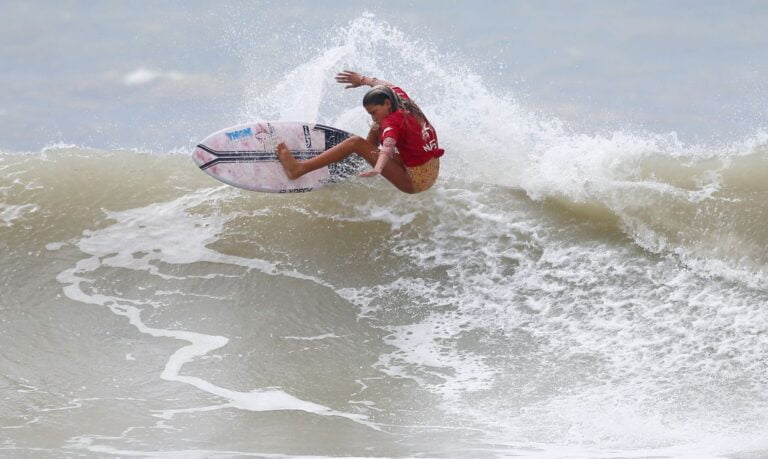 Inspirados por Ítalo, surfistas mirins sonham com medalha olímpica