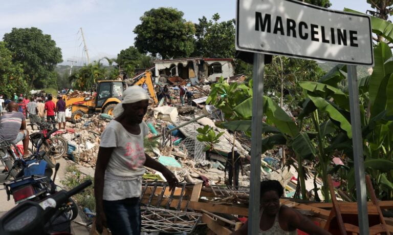 Danos de terremoto dificultam chegada de ajuda a áreas do Haiti