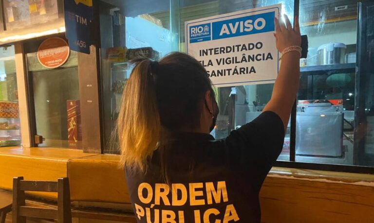 Fiscais encerram festa com 2 mil pessoas na zona sul do Rio