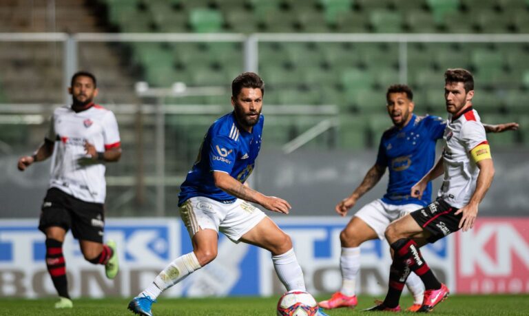 Cruzeiro e Vitória empatam em confronto direto contra o Z4 da Série B