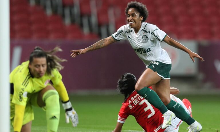 Brasileiro Feminino: Palmeiras sai na frente do Inter na semifinal