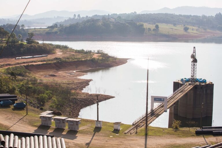 Quatro dos sete reservatórios que abastecem a Grande SP operam com menos da metade da capacidade