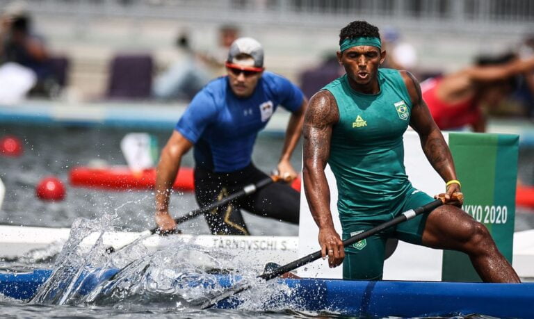 Isaquias Queiroz garante vaga na final no C1 1000 m em Tóquio