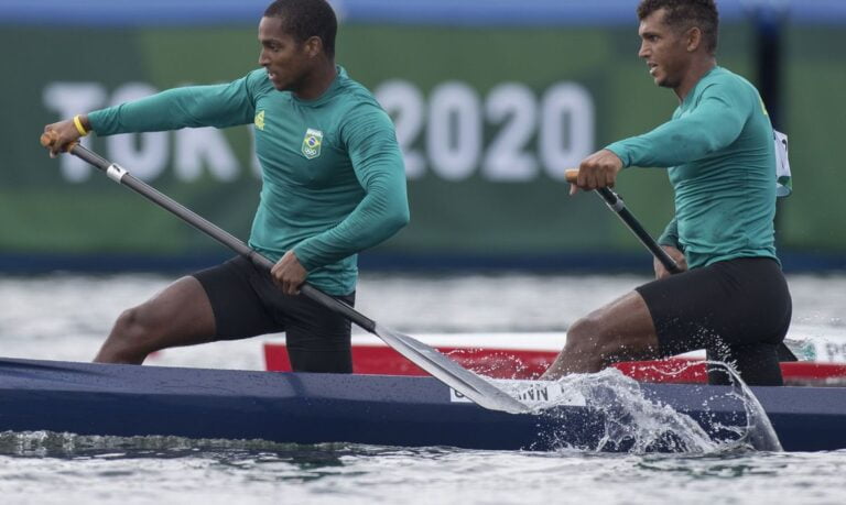 Isaquias Queiroz e Jacky Godmann garantem vaga na final da canoagem