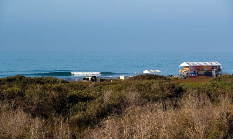 Surfe: WSL Finals continua aguardando boas ondas para começar