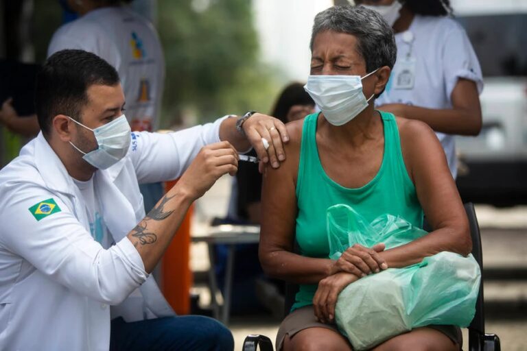 Governo de SP divulga calendário para dose de reforço da vacina contra Covid-19; veja datas