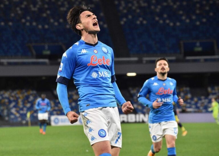 Napoli goleia a Udinese fora de casa e assume a liderança do Campeonato Italiano