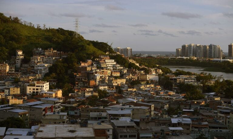 Polícia prende no Rio 12 pessoas envolvidas com milícias