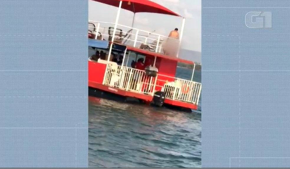 Casal faz sexo em flutuante no lago de Palmas e vídeo viraliza nas redes sociais