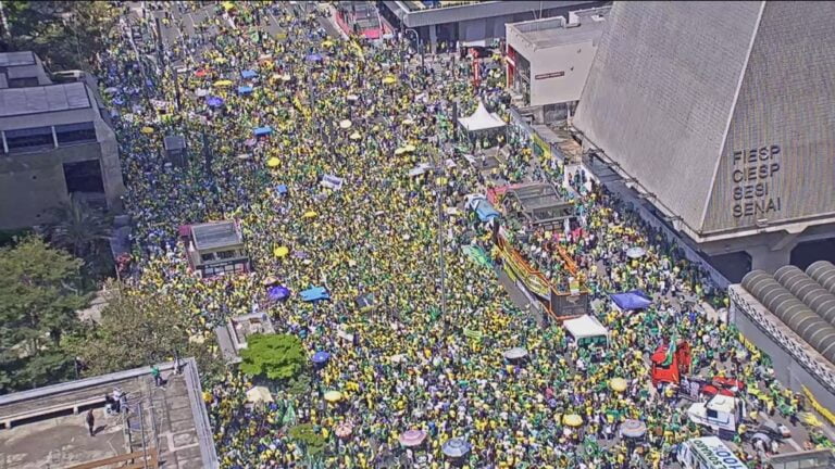 Manifestantes fazem ato na Av. Paulista a favor de Bolsonaro