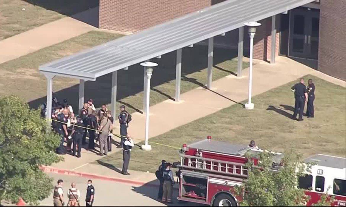 Ataque a tiros em escola do Texas deixa 4 feridos, diz polícia