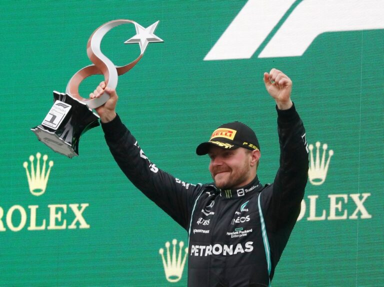 Bottas vence GP da Turquia, Verstappen é segundo e assume liderança do campeonato