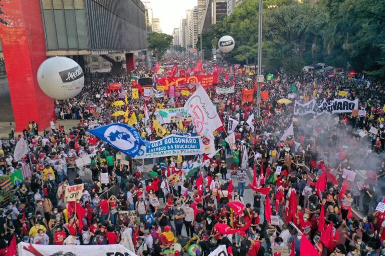 Sábado registra manifestações contra o governo federal em todo o país