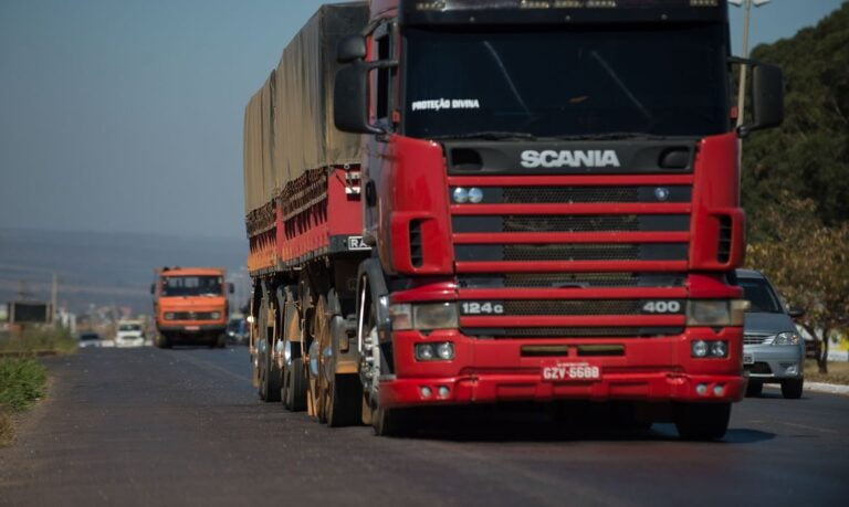 Sancionada a lei que altera tolerância no excesso de peso de caminhões