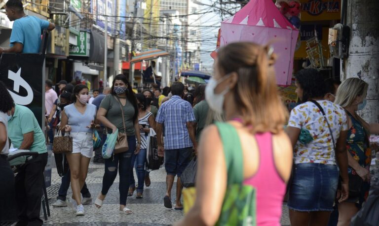 Covid-19: Brasil registra 451 mortes e 16.853 diagnósticos em 24 horas