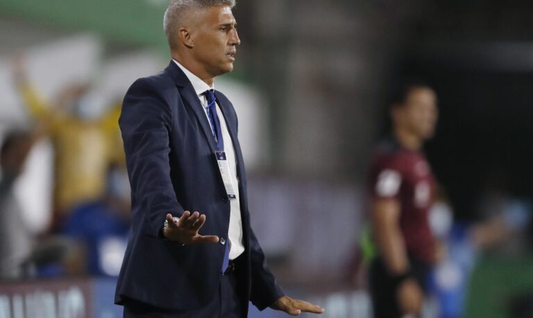 Após 8 meses, técnico Hernán Crespo não comanda mais o São Paulo