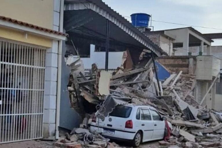 Local de prédio que desabou em Nilópolis permanece isolado