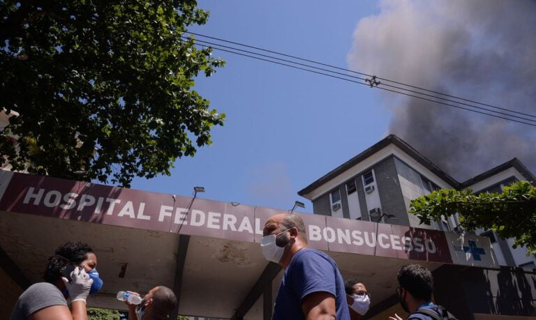 Quase um ano após incêndio, Hospital de Bonsucesso retoma serviços