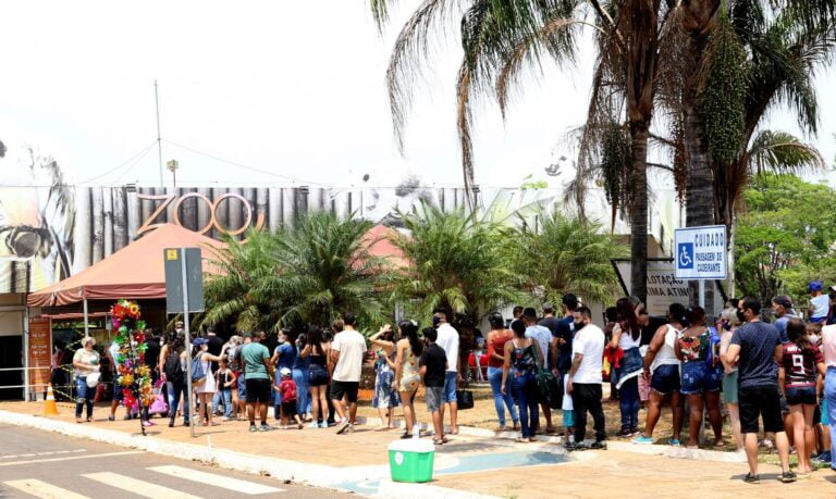 Zoo de Brasília tem tumulto na porta e polícia é acionada