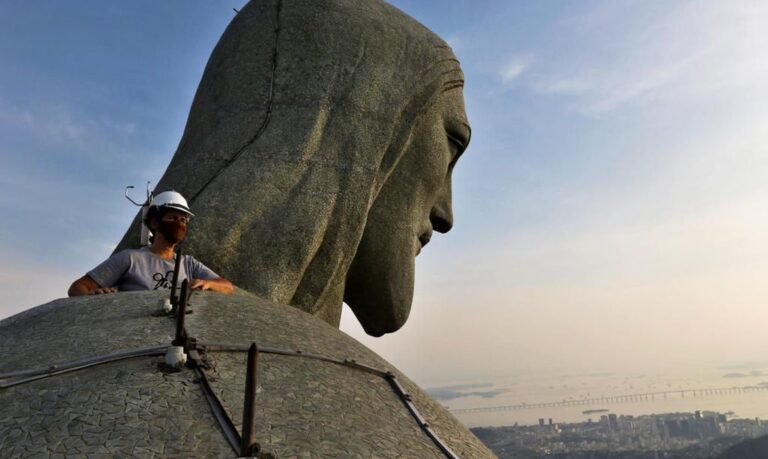 Rio de Janeiro celebra os 90 anos do Cristo Redentor