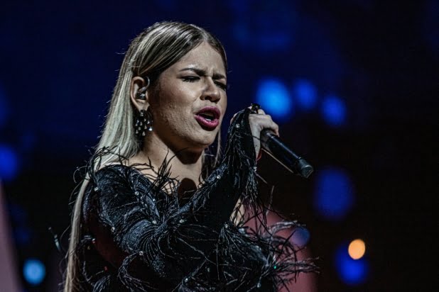 “Ninguém vai sofrer sozinho”: Marília Mendonça, menina-prodígio