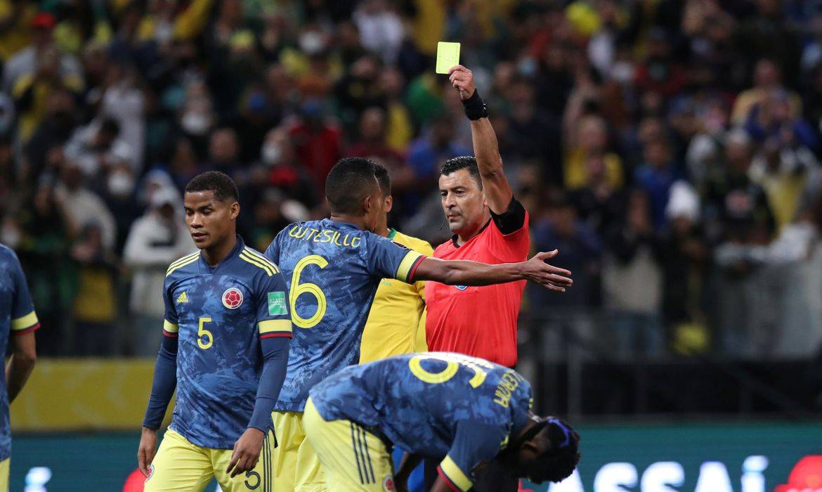 Conmebol suspende três árbitros por erros graves em jogos do Brasil