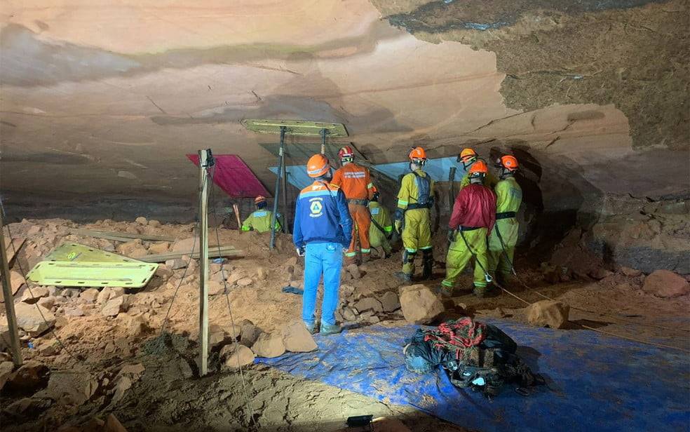 Sobe para nove o número de mortos em desabamento de caverna em SP