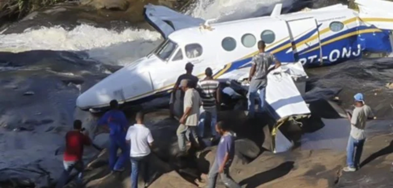 Corpos de tripulantes de avião são sepultados no Distrito Federal