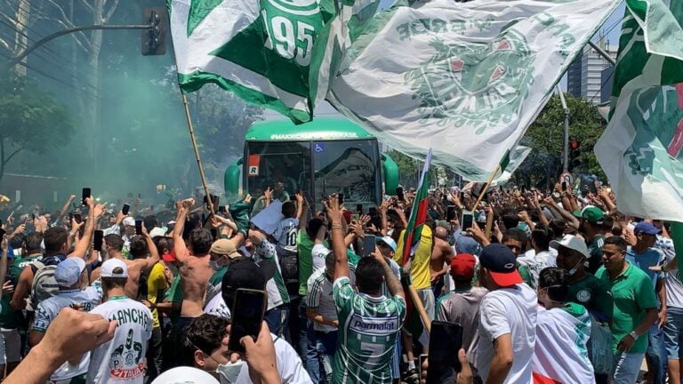 Em busca do Tri! Palmeiras embarca para a final da Libertadores nos braços da torcida