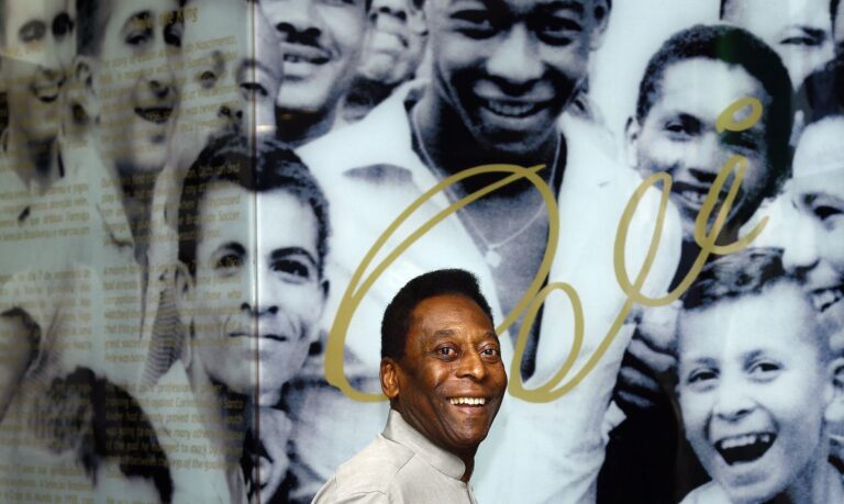 Pelé recebe alta do hospital para passar o Natal com a família