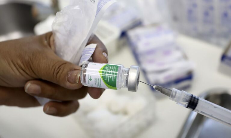 Prefeitura de SP começa testagem rápida para influenza A e B em UBSs