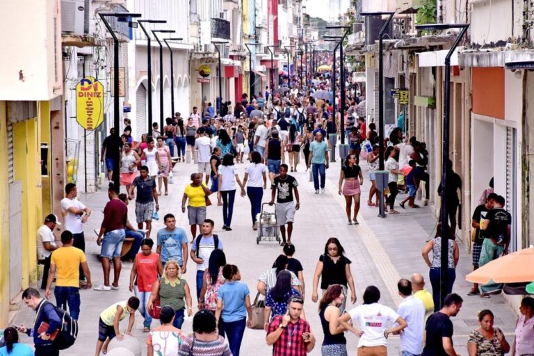 Prejuízo com feriados no comércio será o menor desde 2014, diz CNC