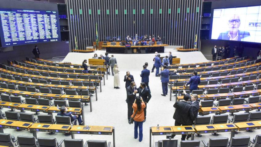 Congresso aprova Orçamento 2022 com mais de R$ 21 bi para fundo eleitoral e emendas de relator