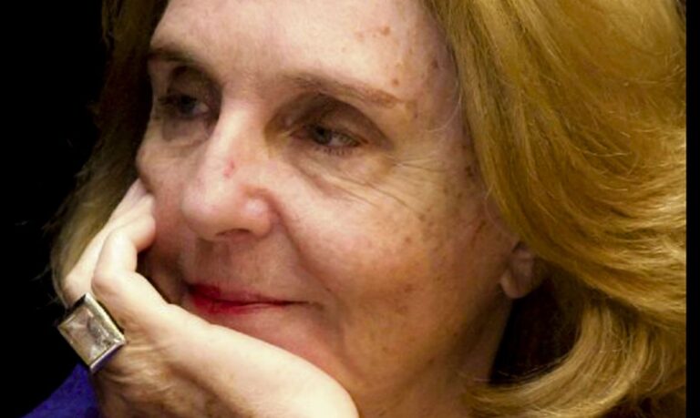 Escritora Lya Luft morre, aos 83 anos, em Porto Alegre