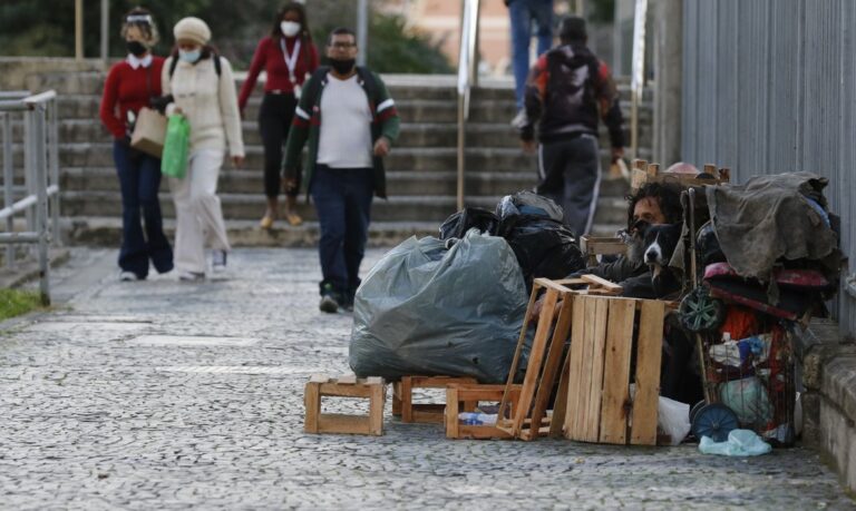 São Paulo faz busca ativa para vacinar população em situação de rua