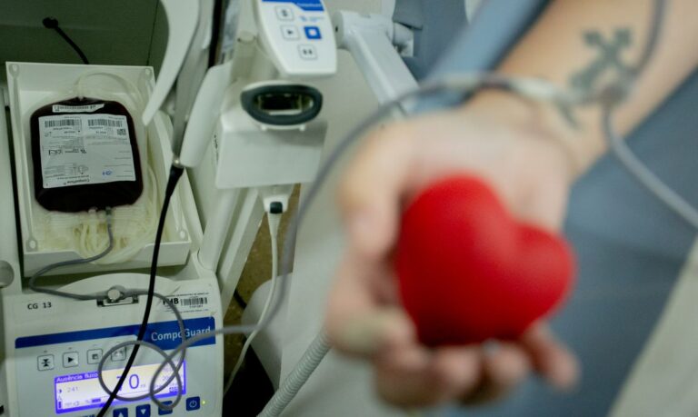 Into pede ajuda para elevar número de doadores de sangue