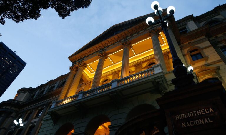 Aumento de casos de covid-19 fecha Biblioteca Nacional, no Rio