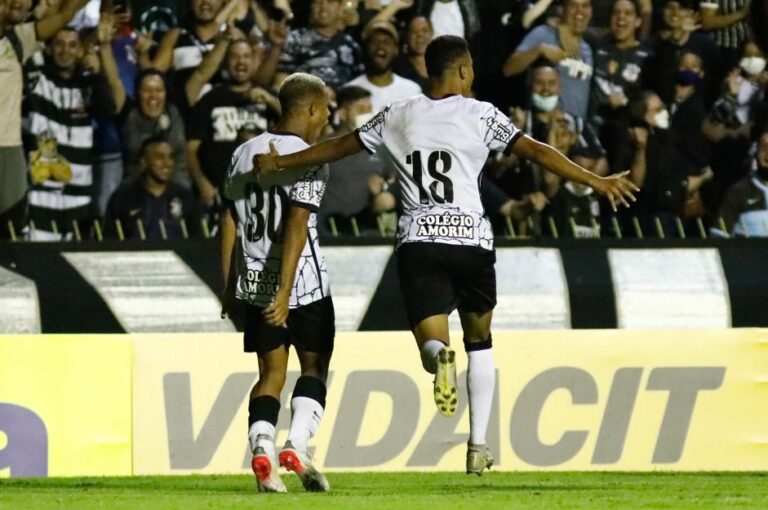 Corinthians vence o São José por 2 x 0 e segue firme na liderança da Copinha