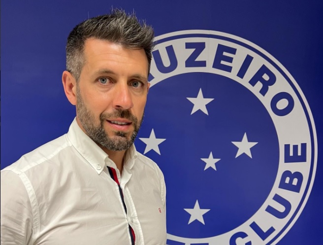 Cruzeiro acerta com o técnico uruguaio Paulo Pezzolano