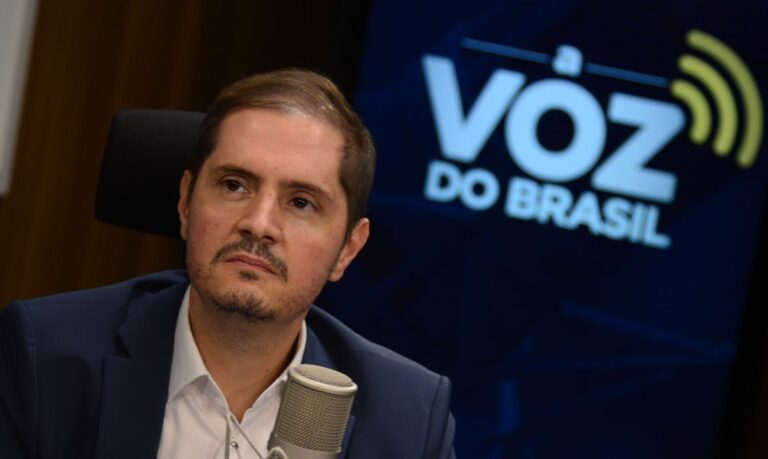 Ministro da AGU fala sobre vacinação irregular de crianças no Brasil