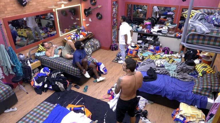 Douglas Silva cita Anitta no BBB 22 e Pedro Scooby reclama: ‘Toda hora você fala na minha frente’