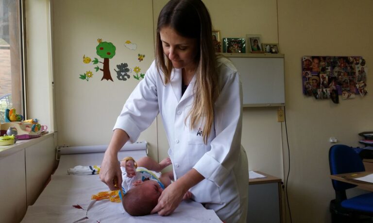 Médica alerta para o diagnóstico precoce para combater câncer infantil