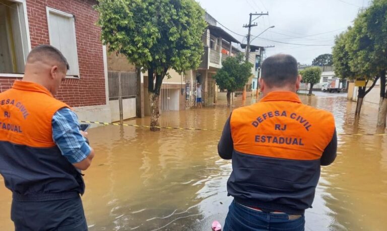 Calamidade em Petrópolis: prefeitura confirma dois mortos em enxurrada