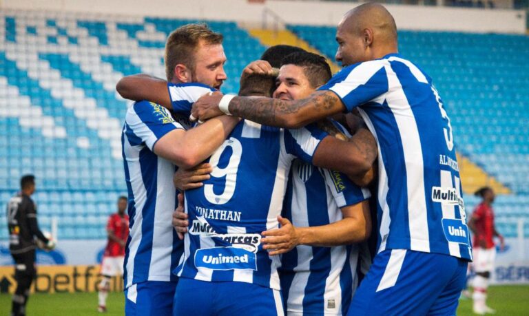 Avaí segura empate com URT e avança à 2ª fase da Copa do Brasil