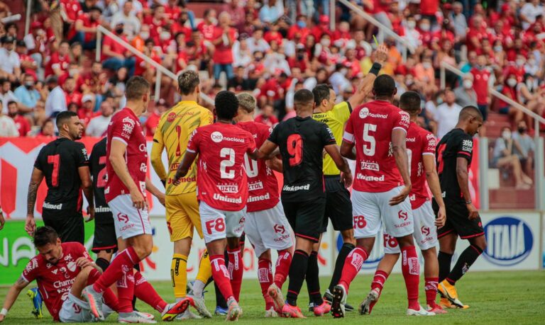 Em jogo de cinco gols, Vila Nova vence clássico com Atlético-GO