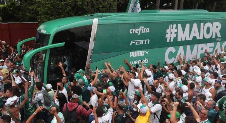 Palmeiras viaja com 27 jogadores para o Mundial e ainda aguarda Piquerez e Veron; veja a lista