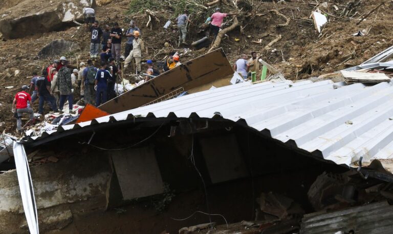 Petrópolis: mortes chegam a 110; novo deslizamento gera alerta