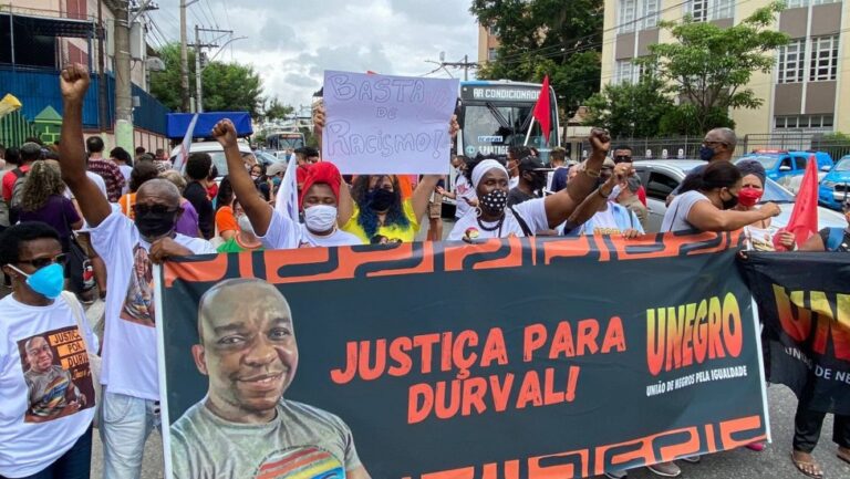 Protesto em São Gonçalo pede justiça por homem morto ao chegar em casa